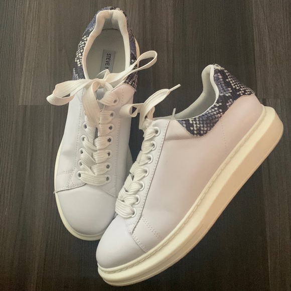 Steve Madden Men’s Frozen 2 Blue Snake Lace up Sneakers - Picture 2 of 3